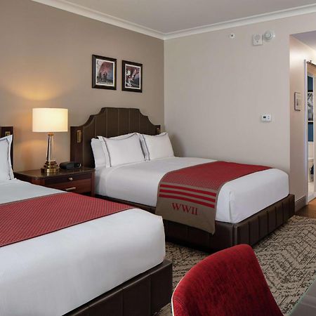 The Higgins Hotel New Orleans, Curio Collection By Hilton Екстериор снимка