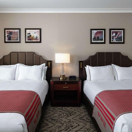 The Higgins Hotel New Orleans, Curio Collection By Hilton Екстериор снимка