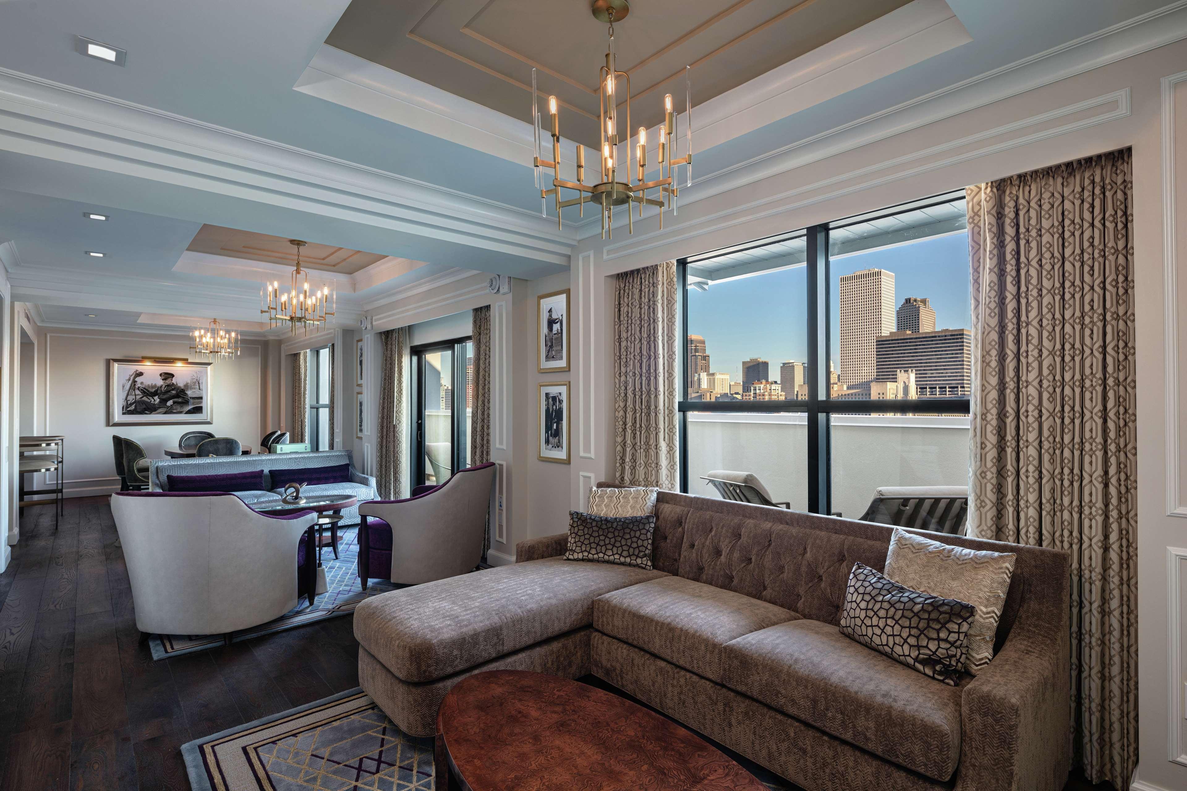 The Higgins Hotel New Orleans, Curio Collection By Hilton Екстериор снимка