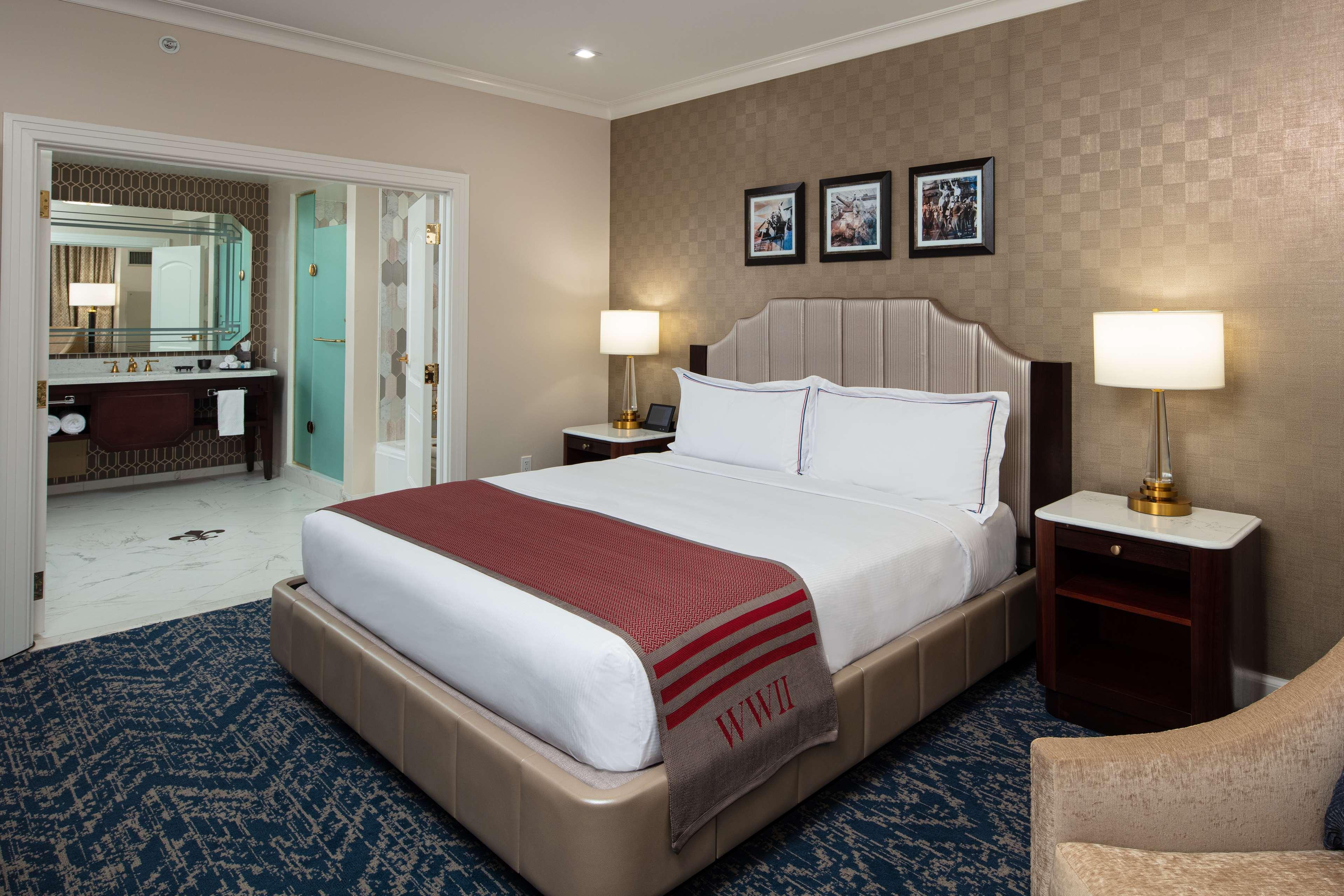 The Higgins Hotel New Orleans, Curio Collection By Hilton Екстериор снимка