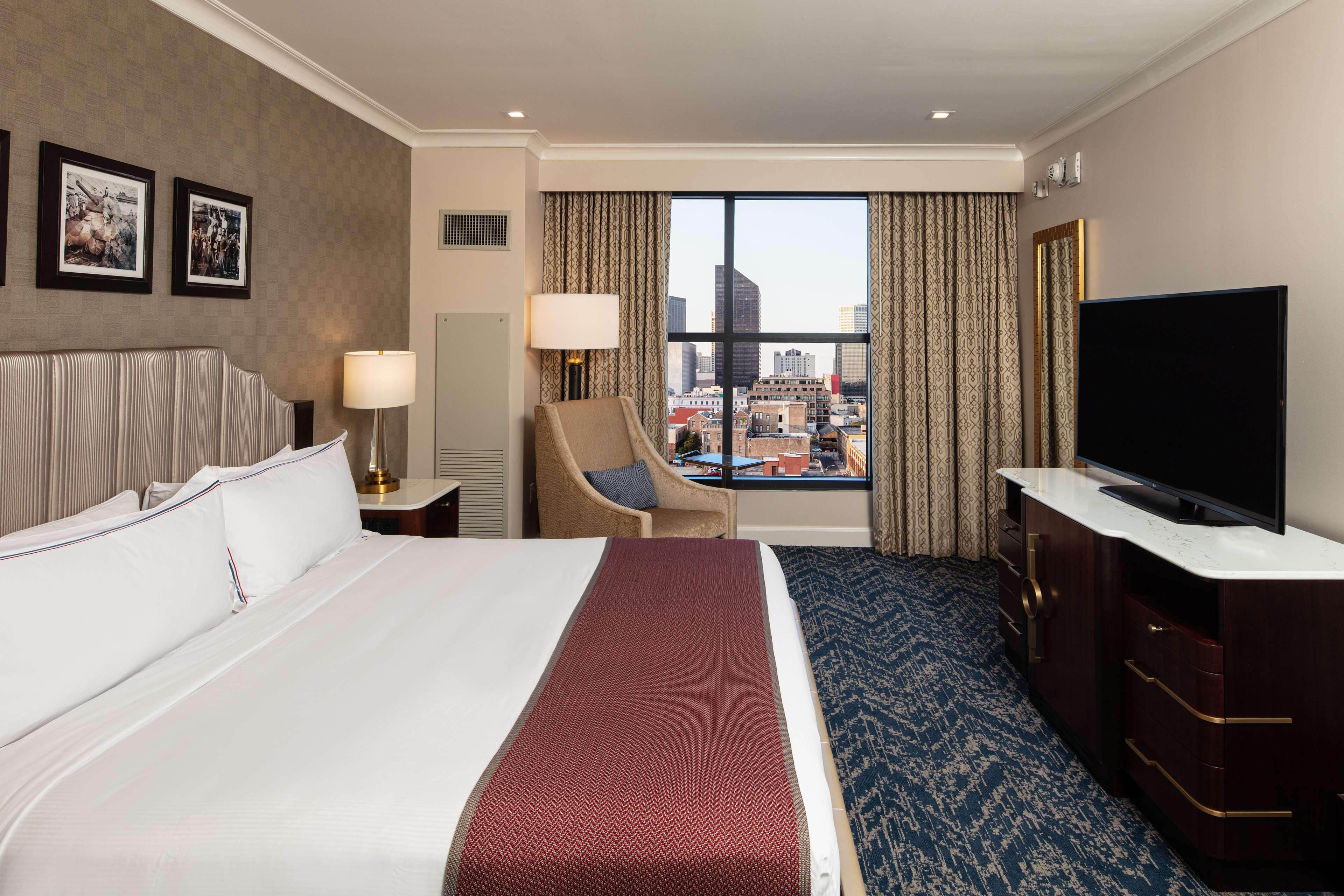 The Higgins Hotel New Orleans, Curio Collection By Hilton Екстериор снимка
