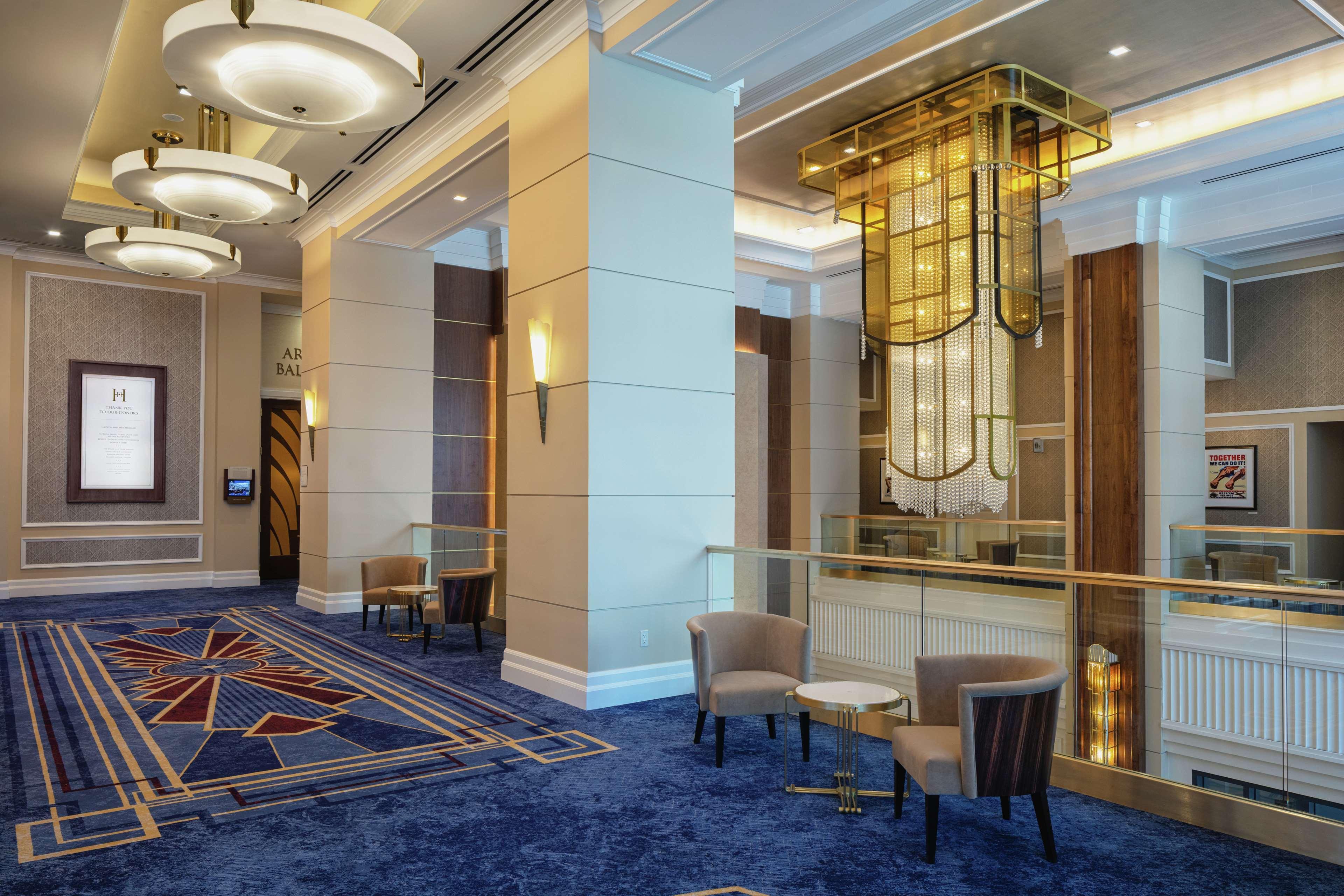 The Higgins Hotel New Orleans, Curio Collection By Hilton Екстериор снимка