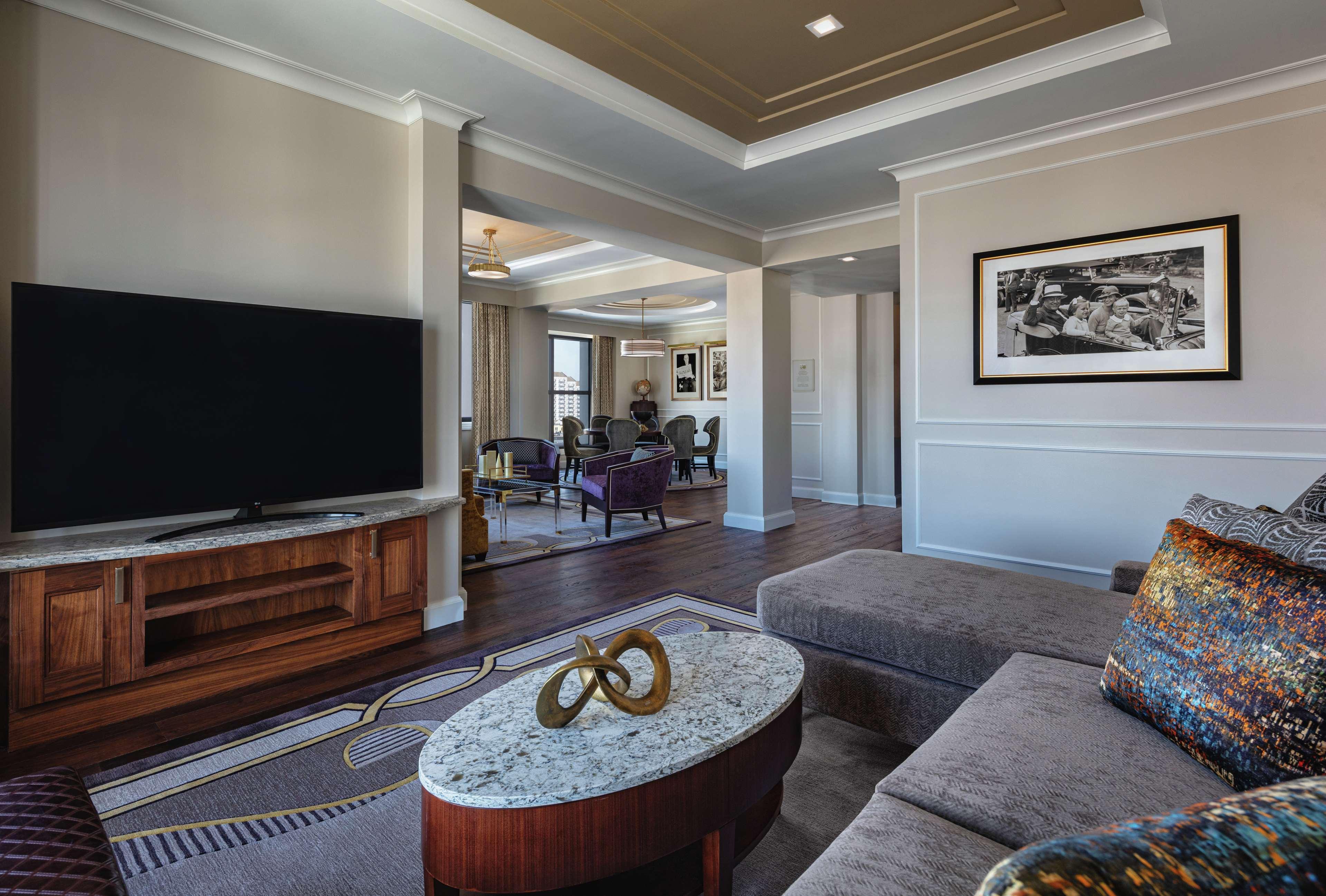 The Higgins Hotel New Orleans, Curio Collection By Hilton Екстериор снимка