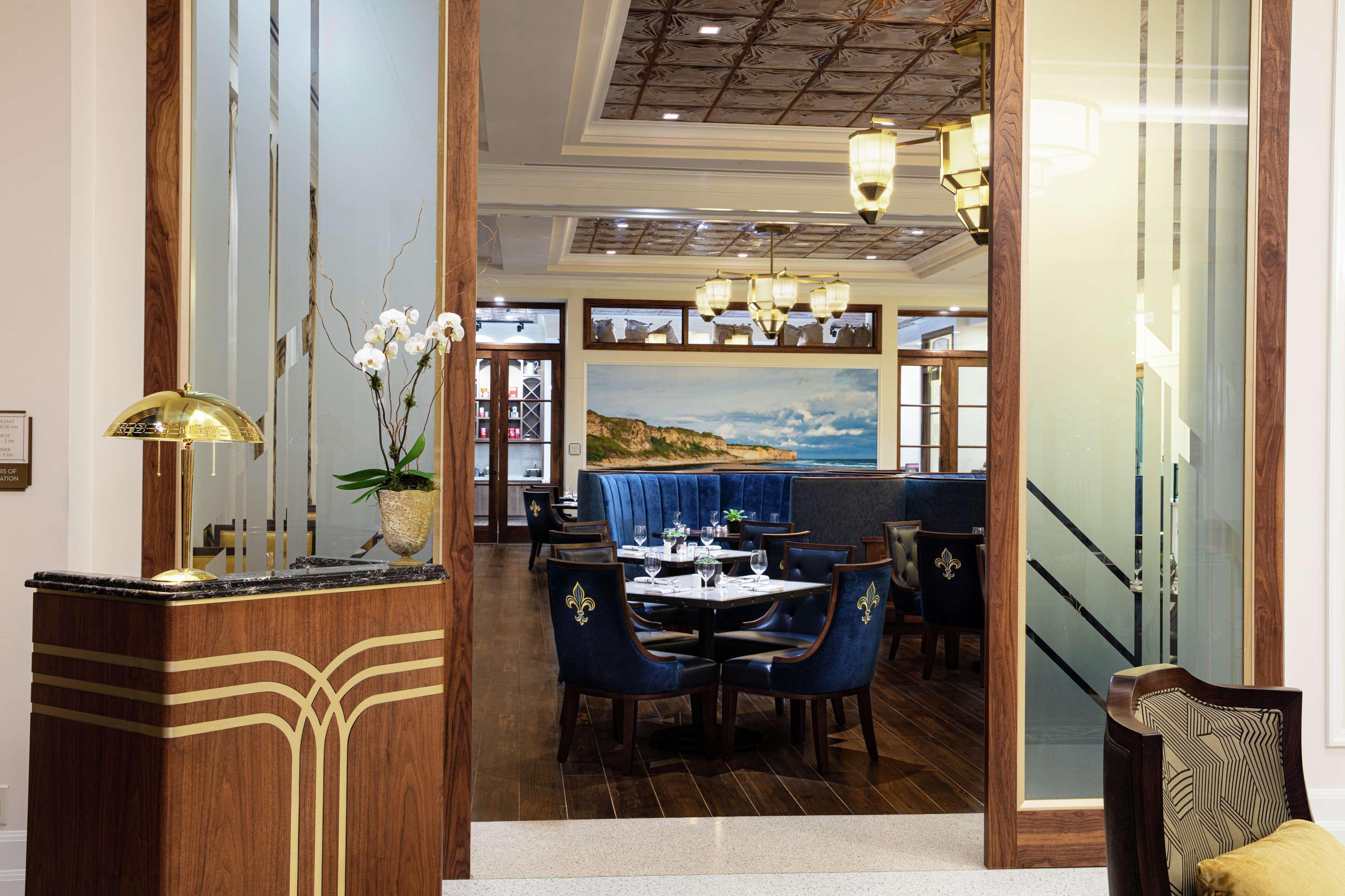 The Higgins Hotel New Orleans, Curio Collection By Hilton Екстериор снимка