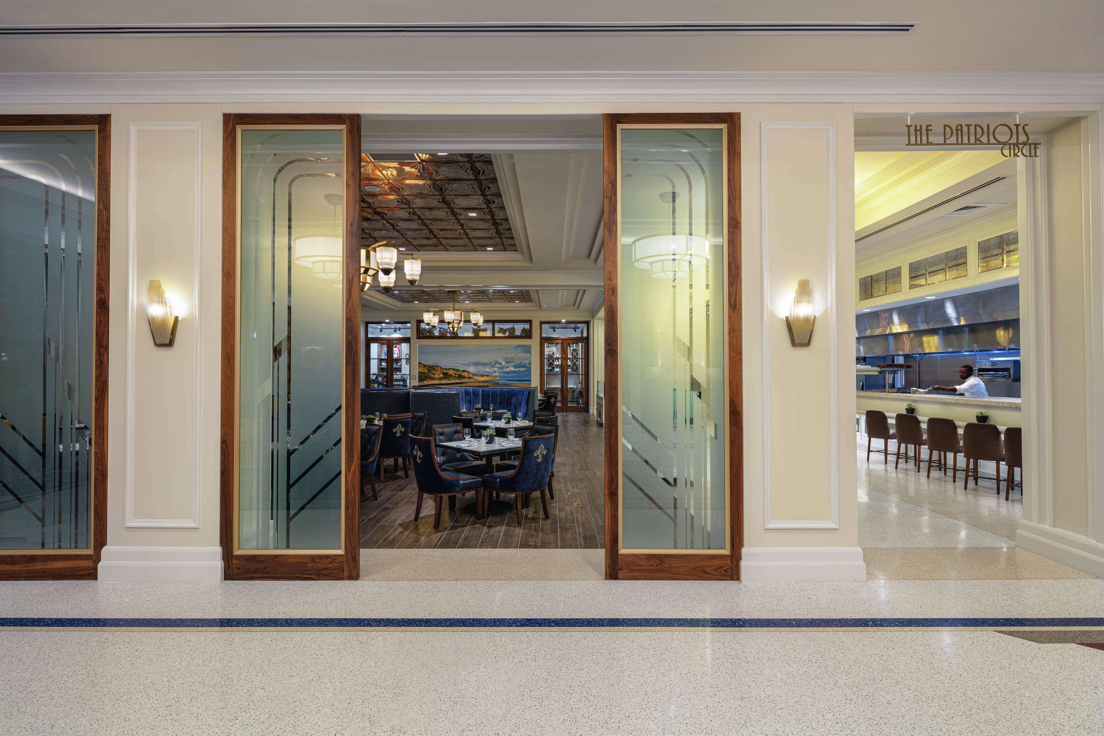 The Higgins Hotel New Orleans, Curio Collection By Hilton Екстериор снимка