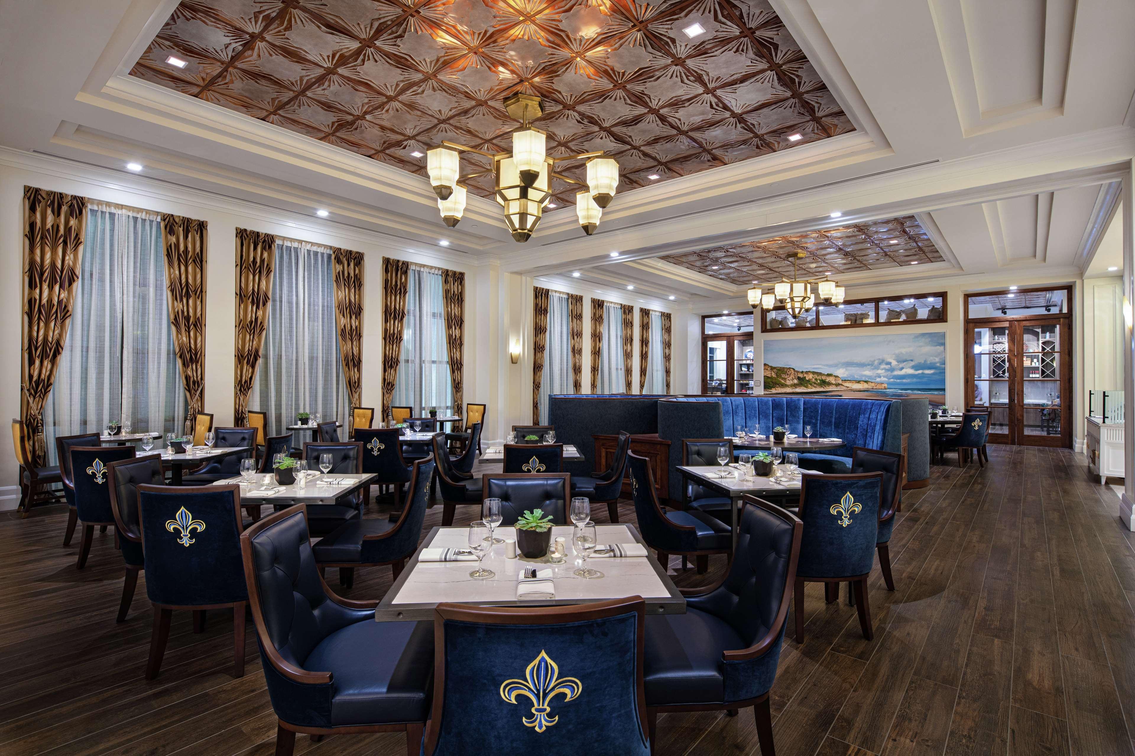 The Higgins Hotel New Orleans, Curio Collection By Hilton Екстериор снимка