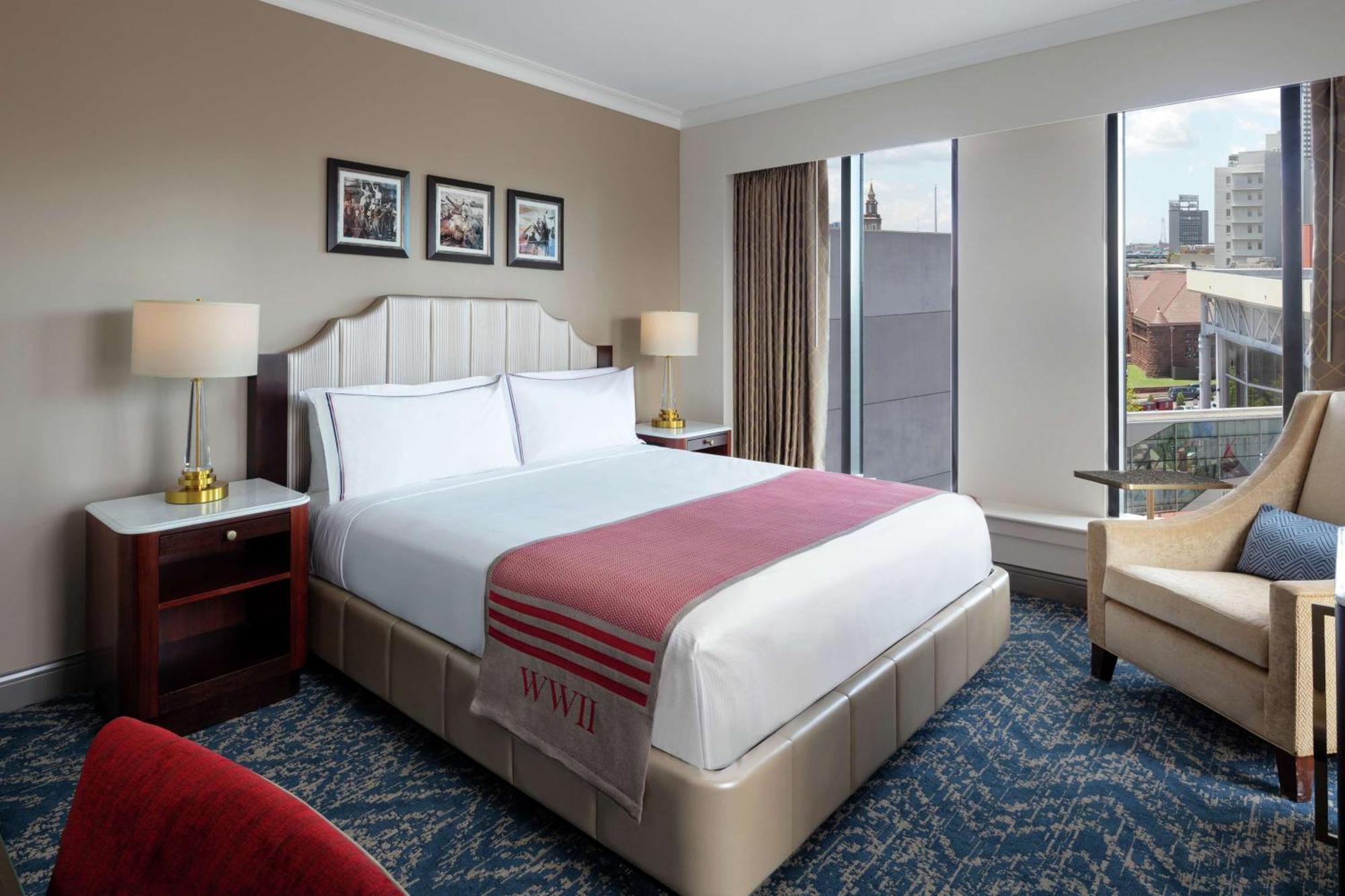 The Higgins Hotel New Orleans, Curio Collection By Hilton Екстериор снимка