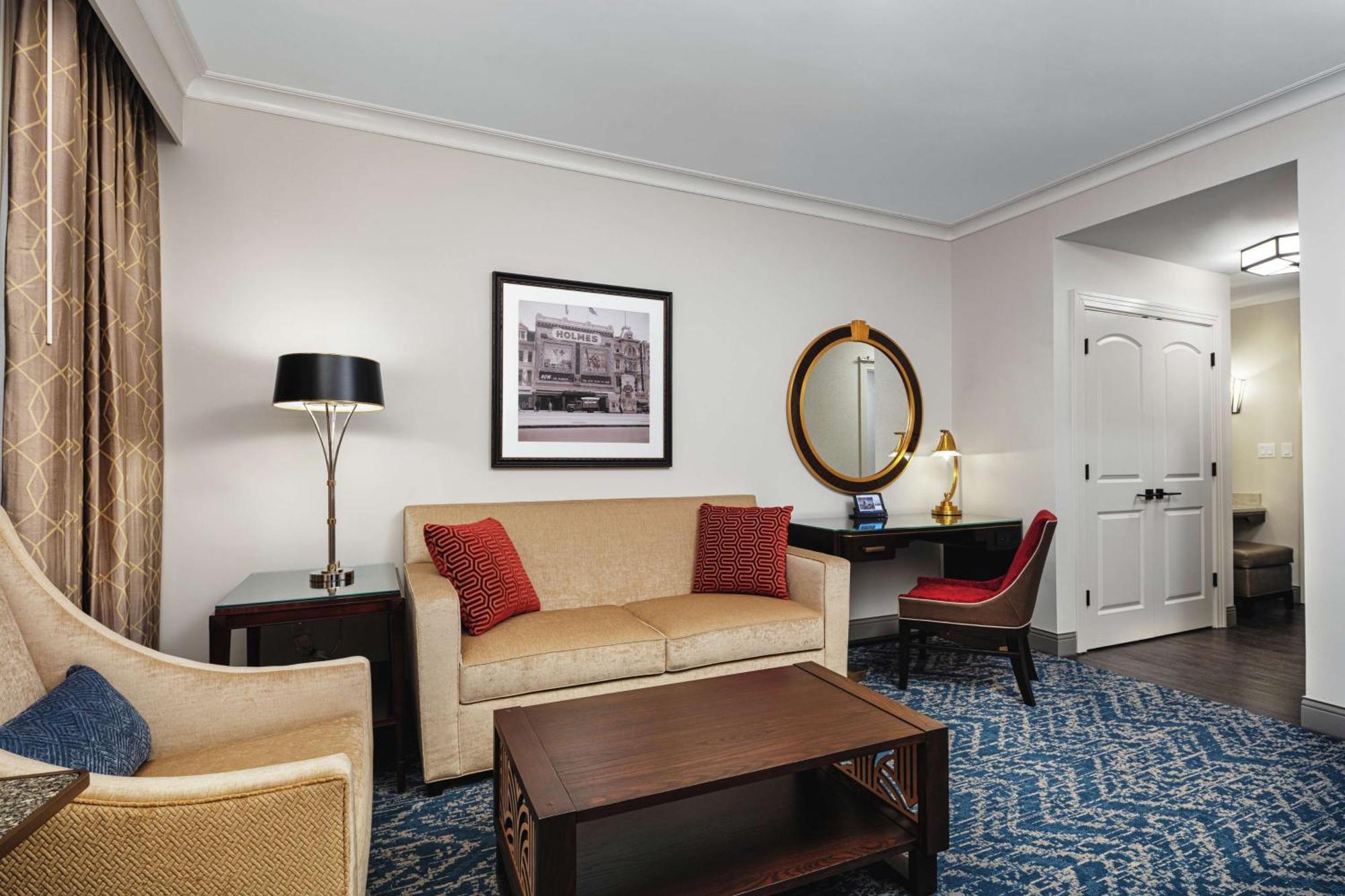 The Higgins Hotel New Orleans, Curio Collection By Hilton Екстериор снимка