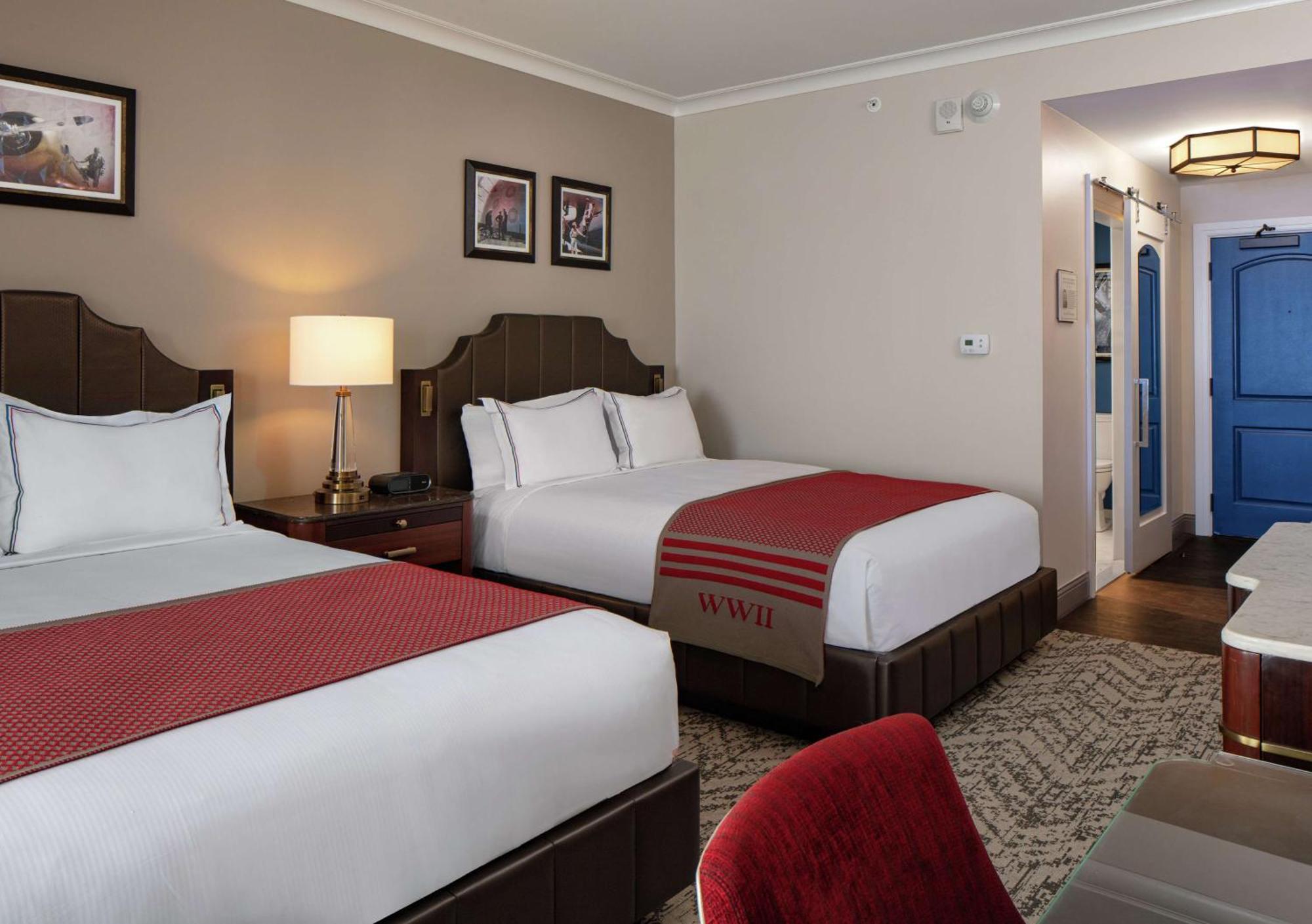 The Higgins Hotel New Orleans, Curio Collection By Hilton Екстериор снимка