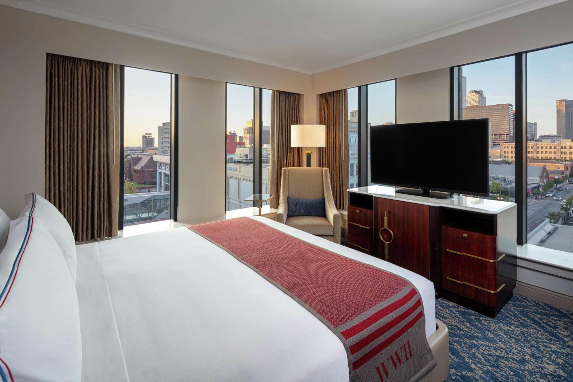 The Higgins Hotel New Orleans, Curio Collection By Hilton Екстериор снимка