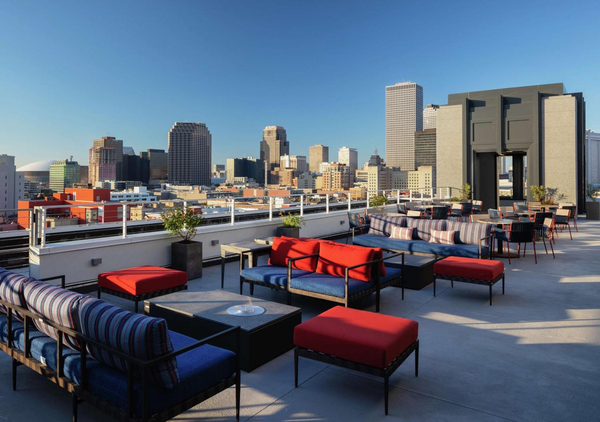 The Higgins Hotel New Orleans, Curio Collection By Hilton Екстериор снимка