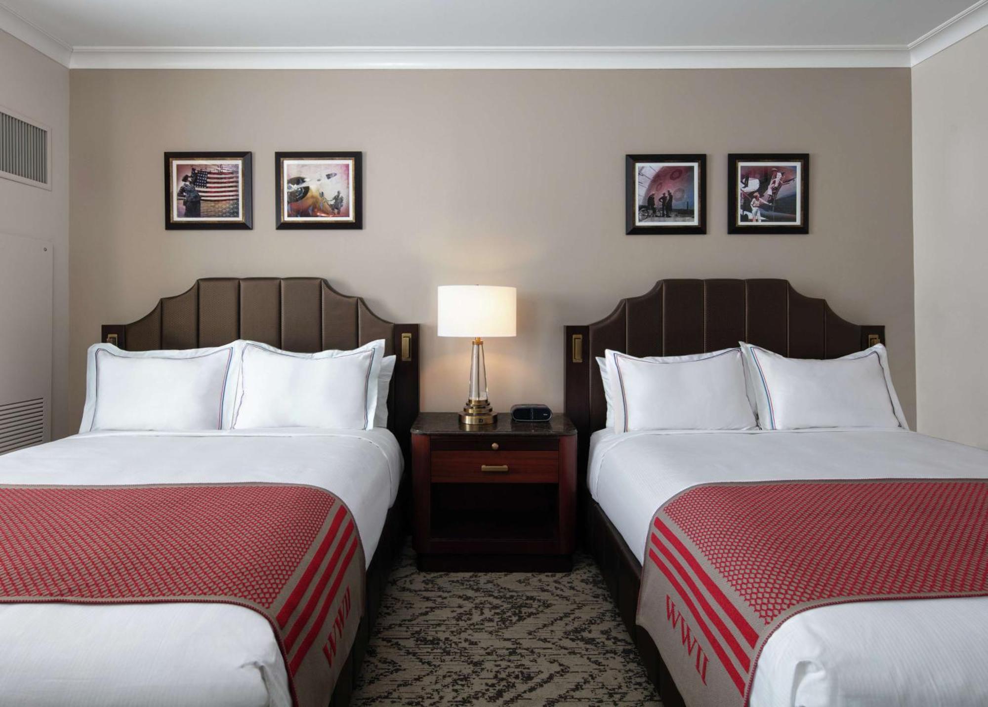 The Higgins Hotel New Orleans, Curio Collection By Hilton Екстериор снимка