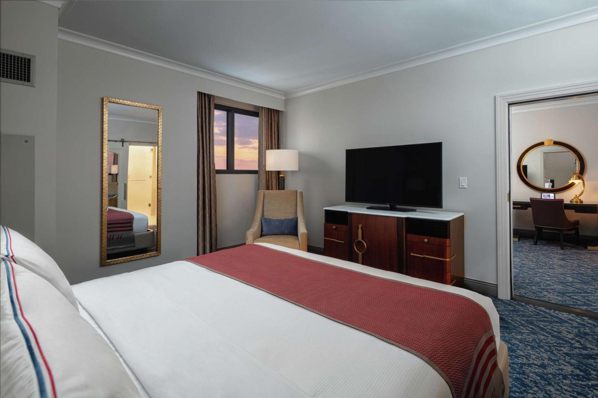 The Higgins Hotel New Orleans, Curio Collection By Hilton Екстериор снимка