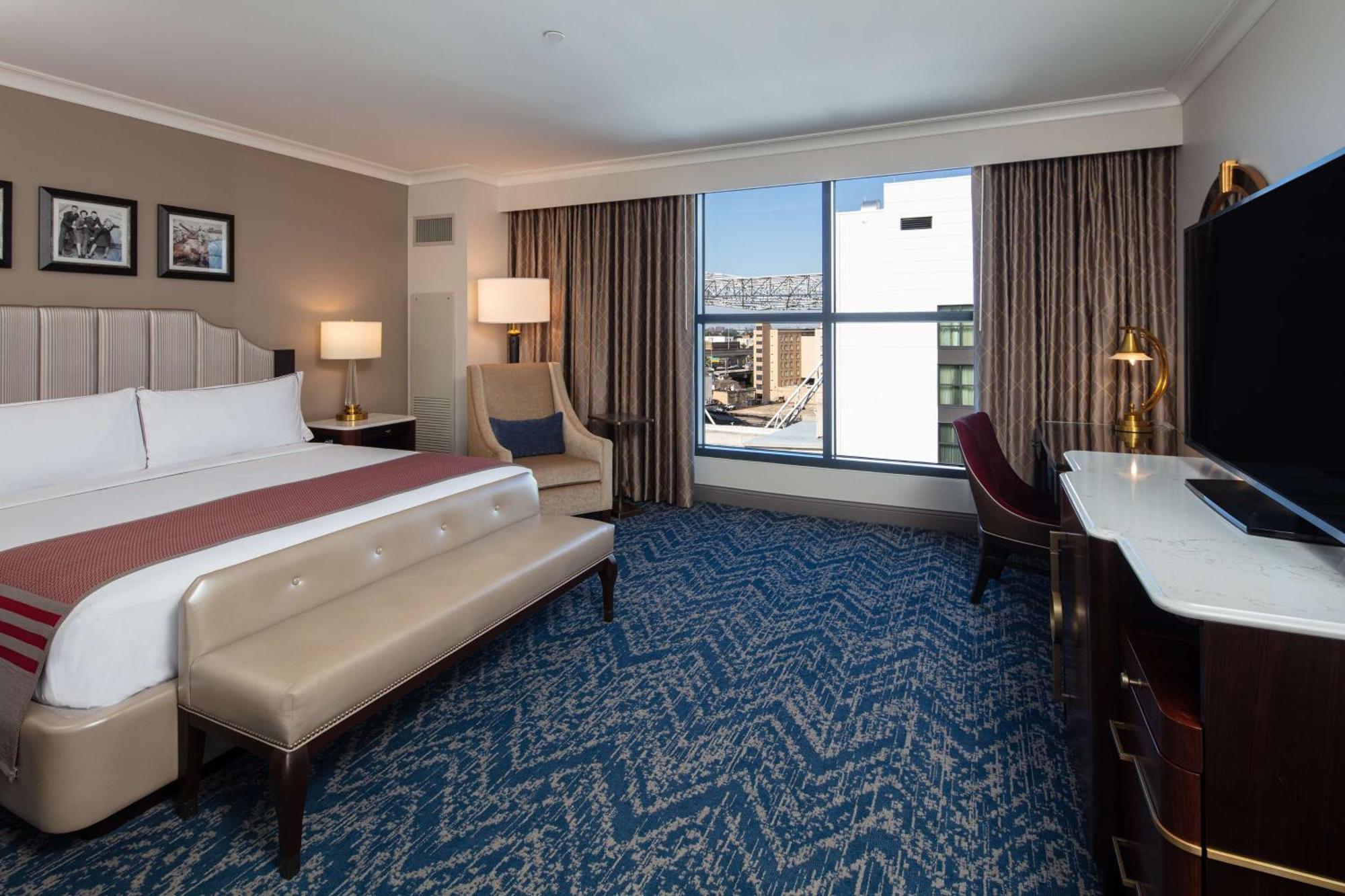 The Higgins Hotel New Orleans, Curio Collection By Hilton Екстериор снимка