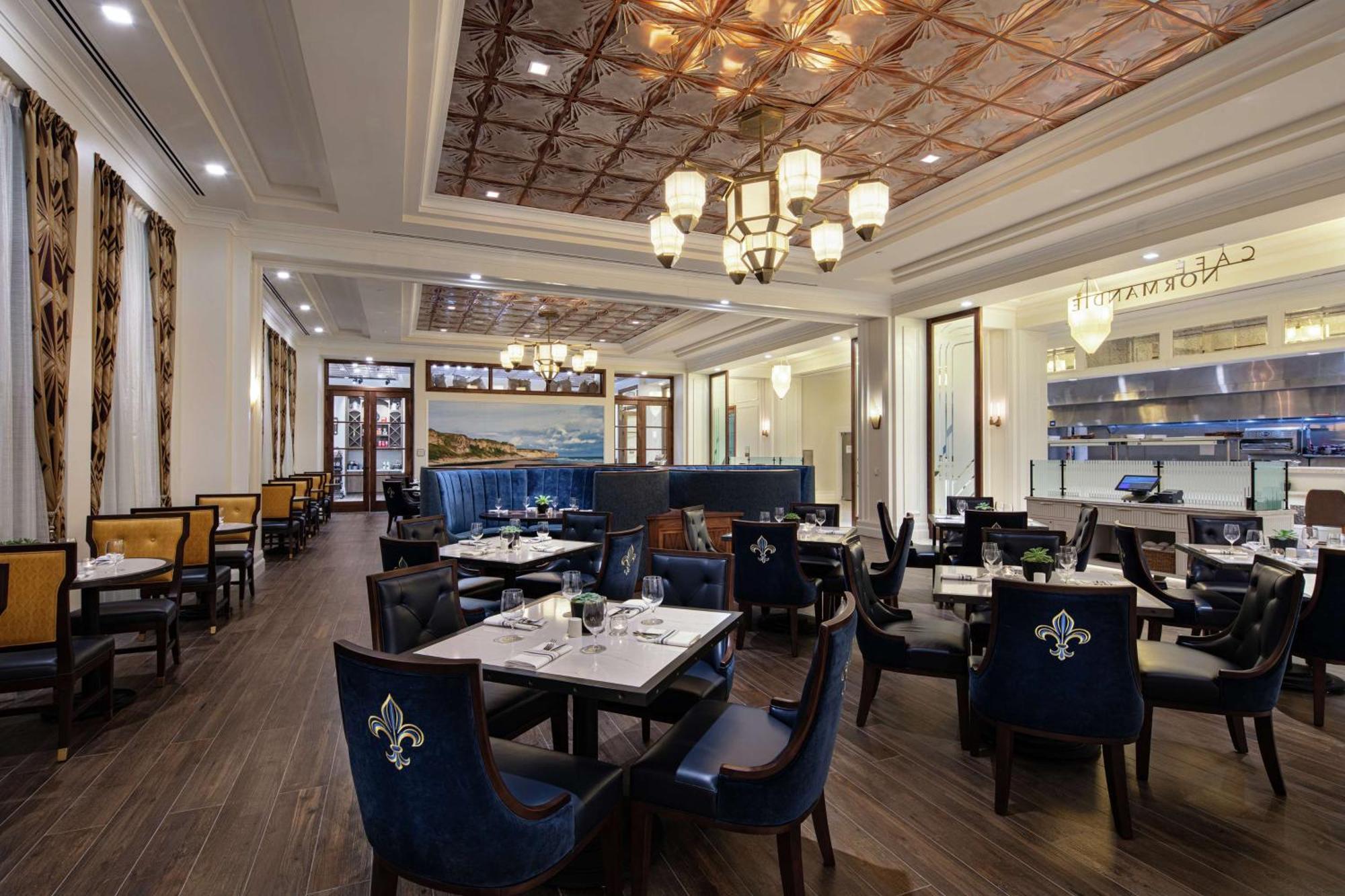 The Higgins Hotel New Orleans, Curio Collection By Hilton Екстериор снимка