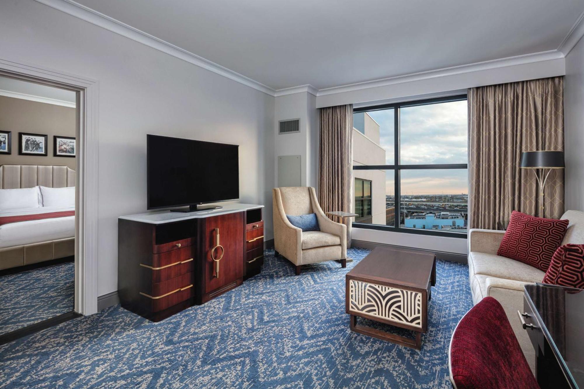 The Higgins Hotel New Orleans, Curio Collection By Hilton Екстериор снимка