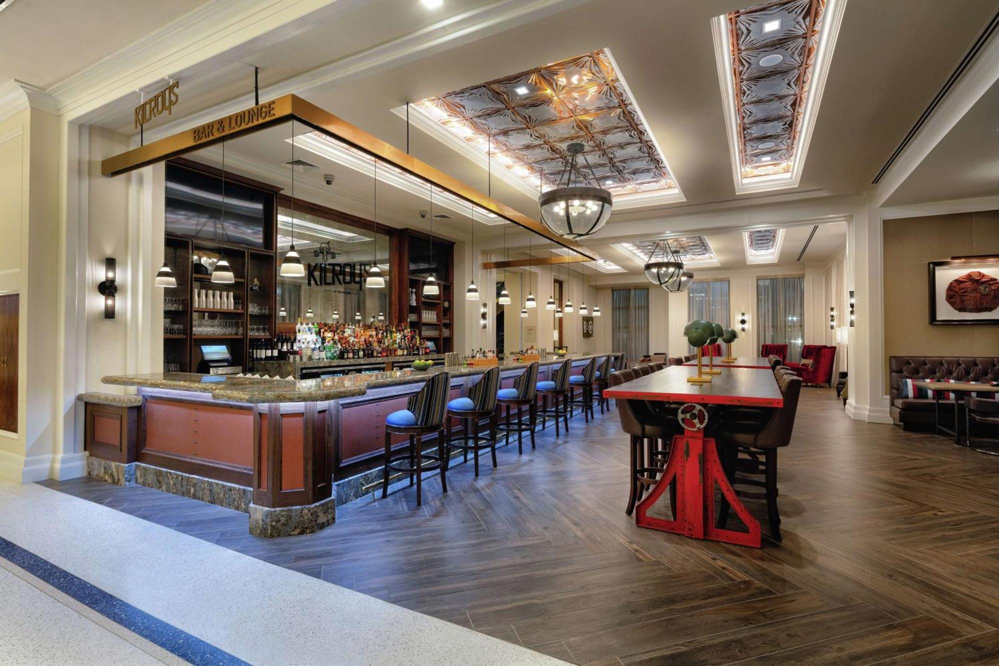 The Higgins Hotel New Orleans, Curio Collection By Hilton Екстериор снимка