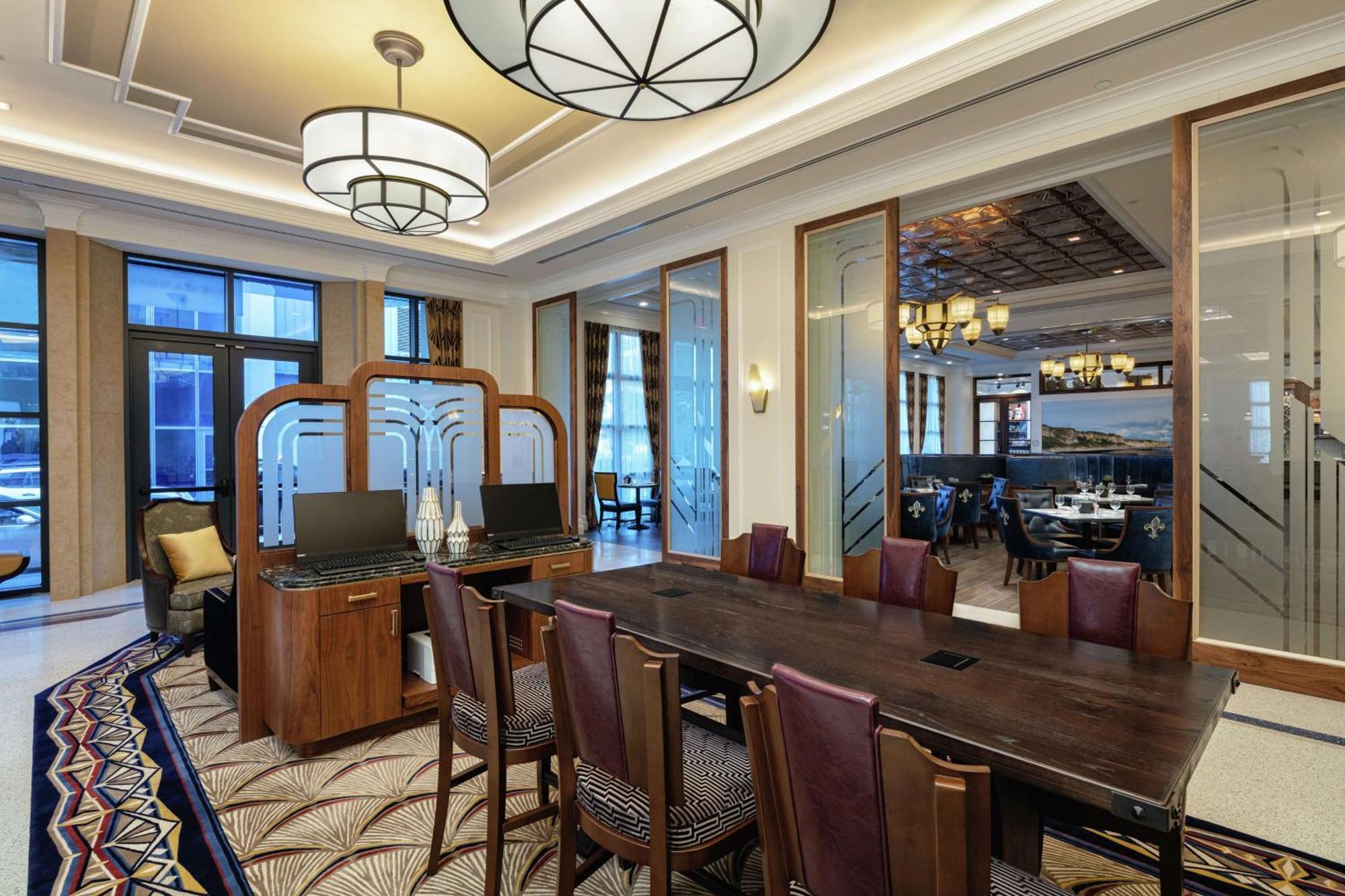 The Higgins Hotel New Orleans, Curio Collection By Hilton Екстериор снимка