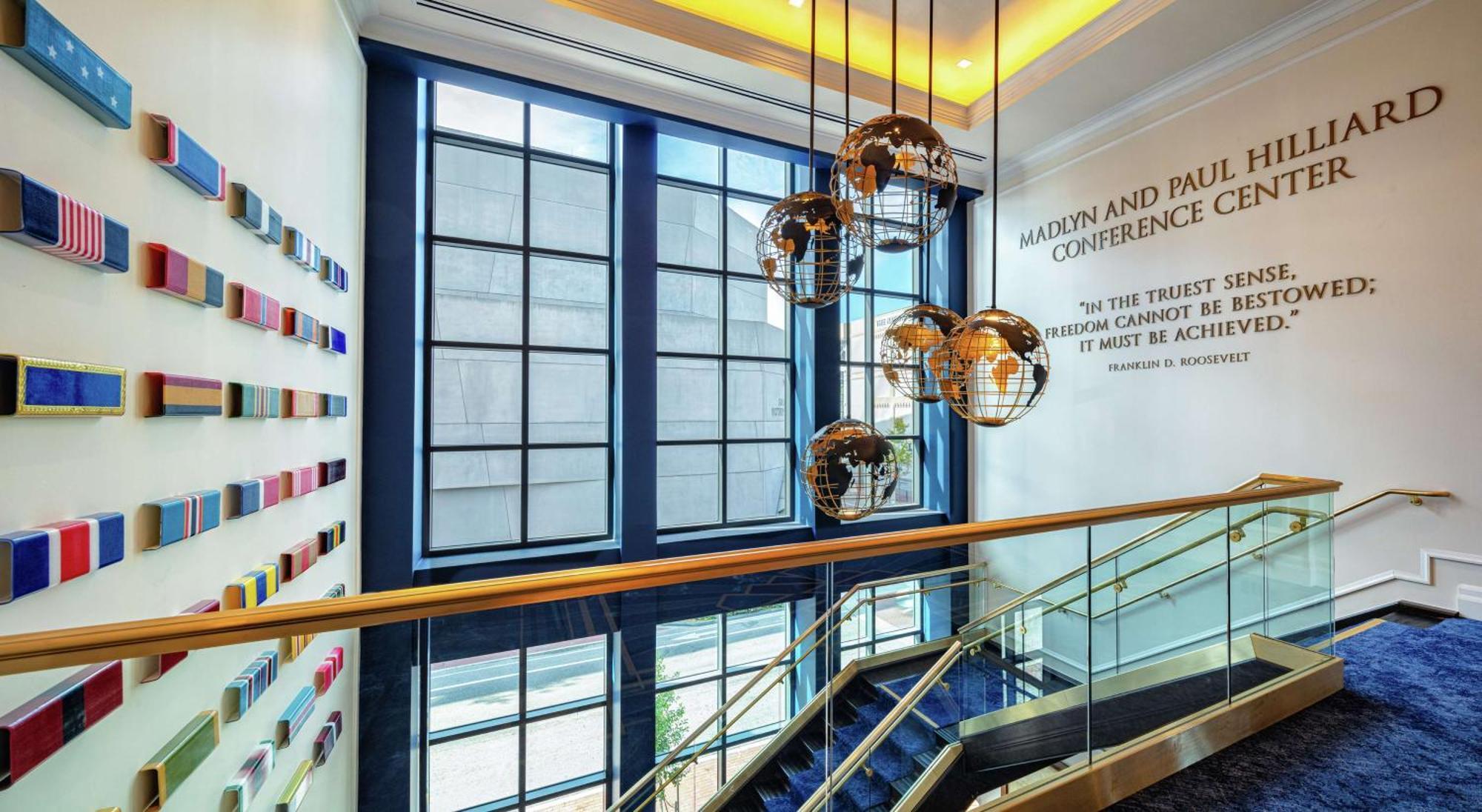 The Higgins Hotel New Orleans, Curio Collection By Hilton Екстериор снимка