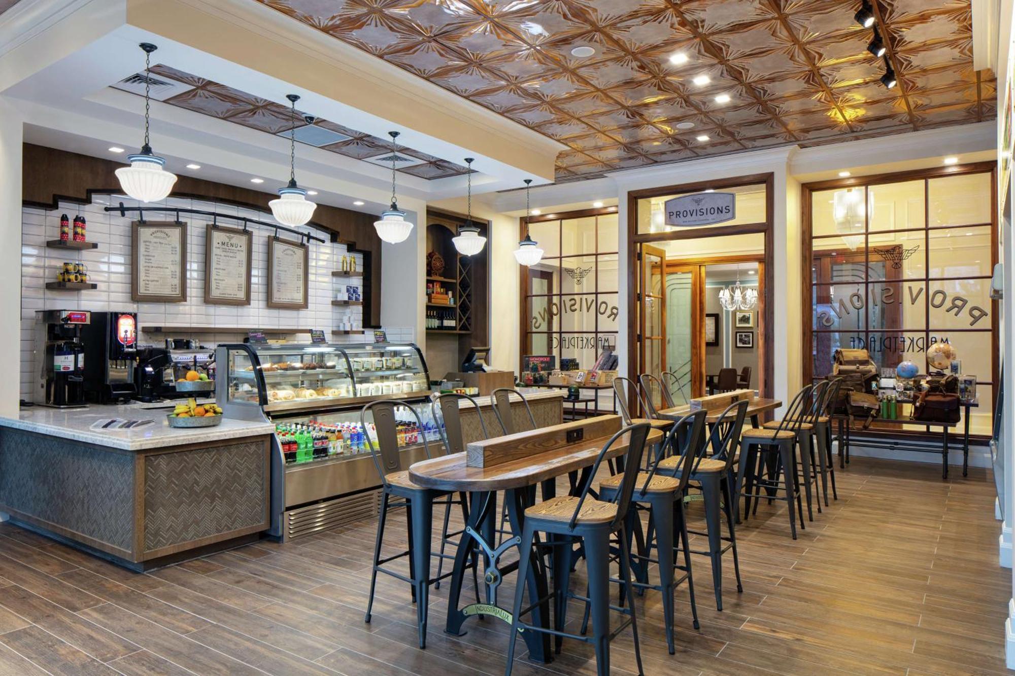 The Higgins Hotel New Orleans, Curio Collection By Hilton Екстериор снимка